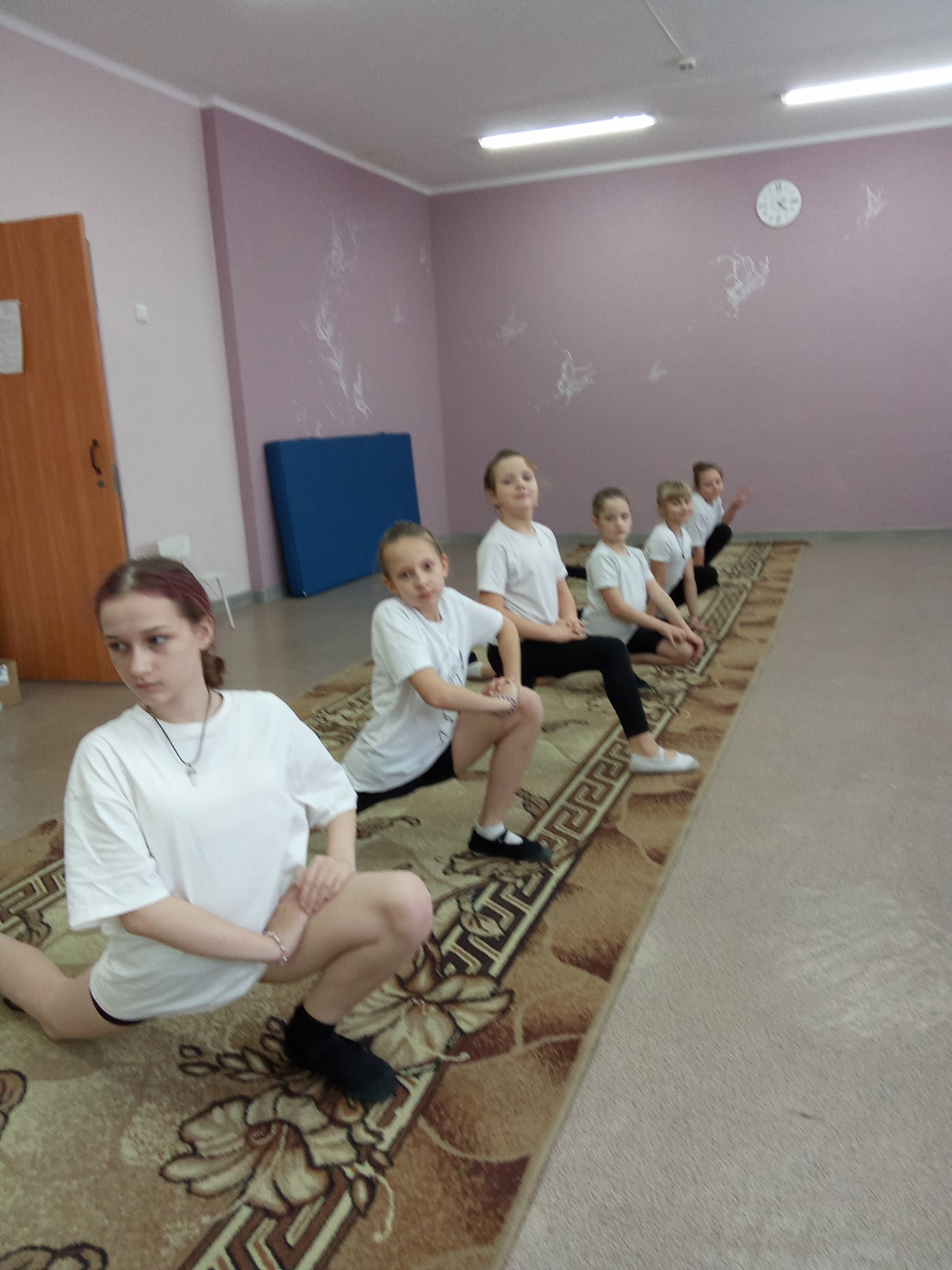 Занятие в цирковой студии